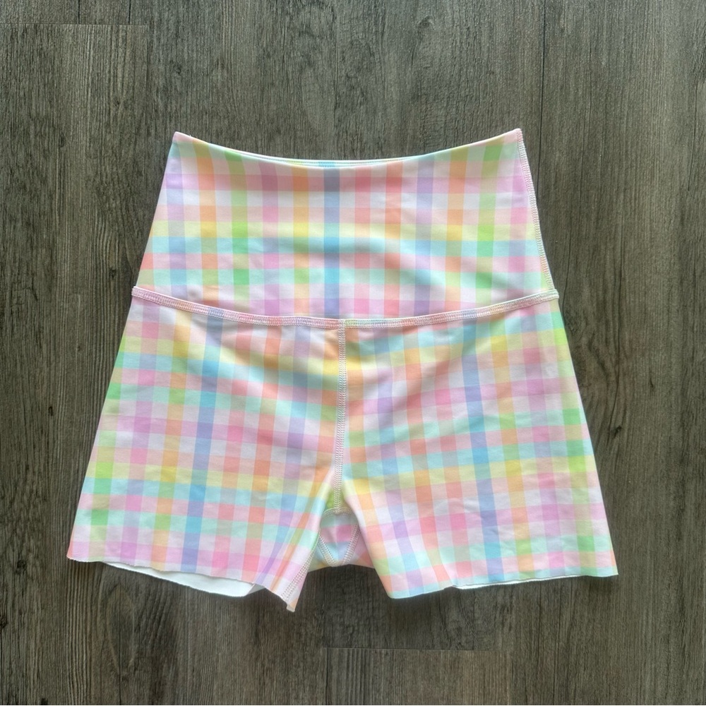 Beyond Yoga Rainbow Gingham Short (Size Small)